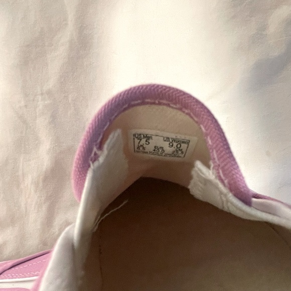 Brand new Vans Classic Slip-On Shoes ORCHID/TRUE WHITE (M 7.5 W 9.0) - Picture 3 of 3
